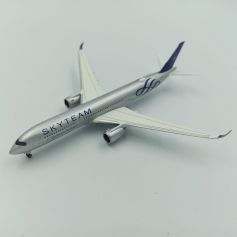 Herpa VIETNAM AIRLINES AIRBUS A350-900 "SKYTEAM" 1/500